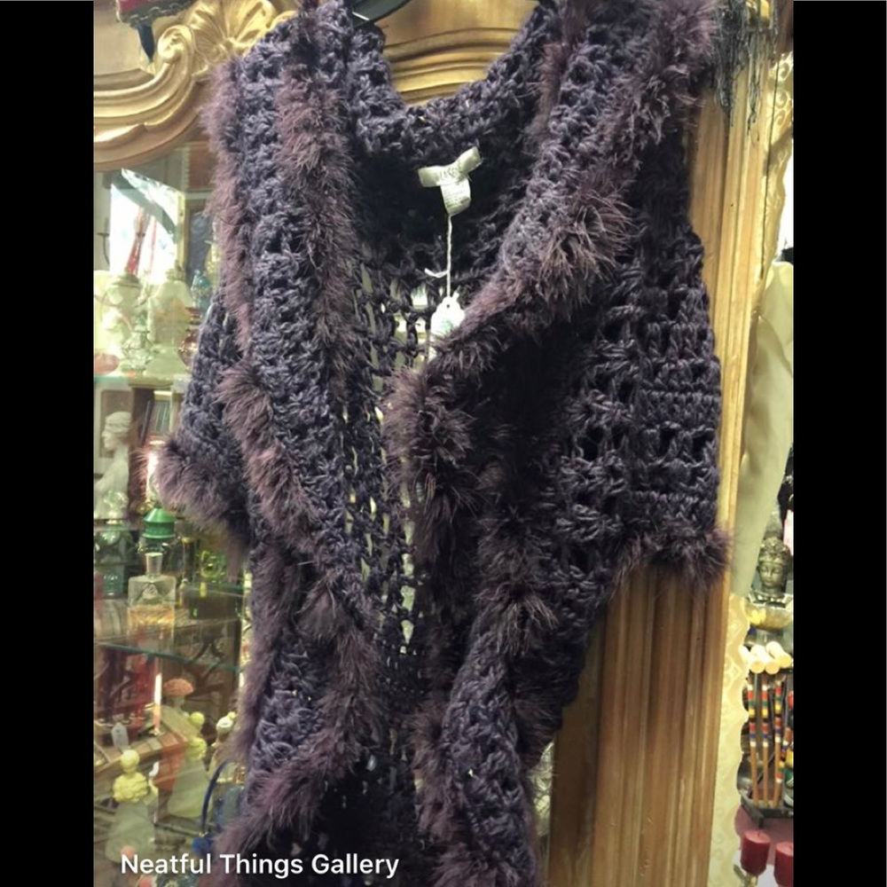 Crochet with faux fur sweater/shall by La Seine